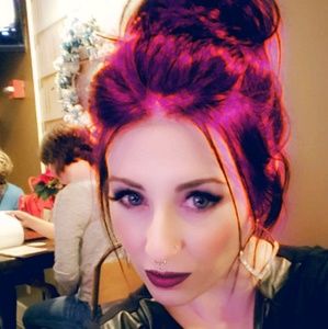 Meet your Posher, Crystal